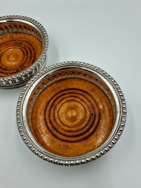 2 stk Vintage bordskåner til flasker